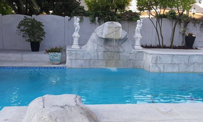 Farrarmere Cottage | Casa de Santos B&B Cosy Cottage - close to OR Tambo Airport