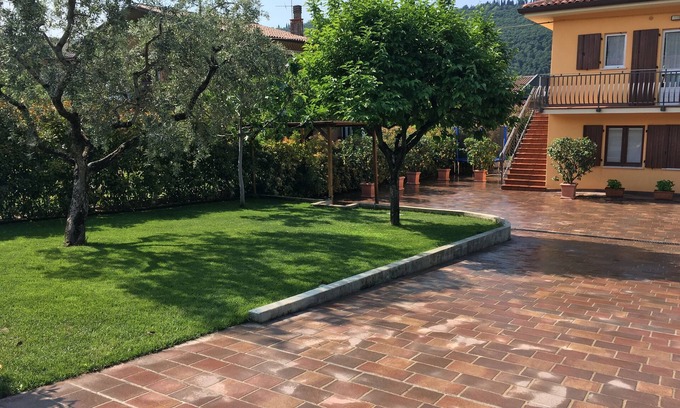 Garda Apartment | Casa dei Limoni in a quiet location near the center of Garda