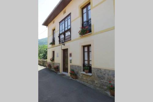 El Cueto House | Casa del Cuetu. Traditional village house in Asturias
