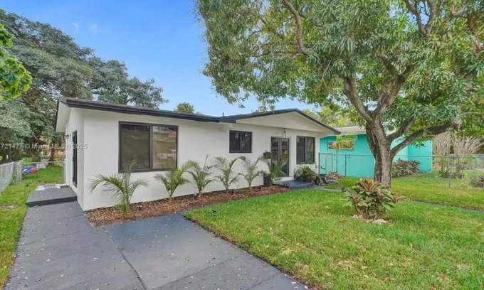 Liberty City House | Casa Del Encanto, Beautiful home 5 minutes from Wynwood Design destrict