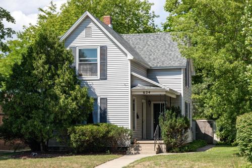 Traverse City House | Casa Del Exotique Walk Everywhere AC Beach