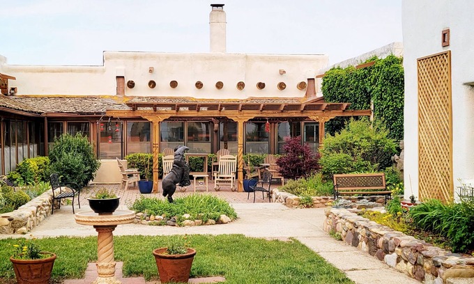 Cimarron Bed & Breakfast | Casa del Gavilan Historic Inn