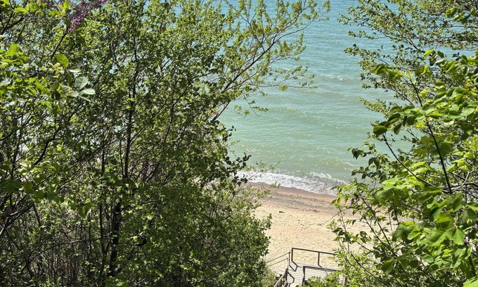 Fennville House | Casa del Lago - A Summer's Place on Lake Michigan