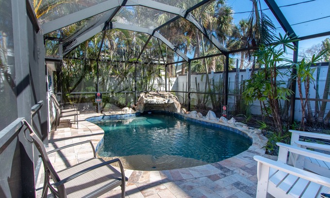 Bay Esplanade House | Casa Del Mar - Beach Pool Home Experience!