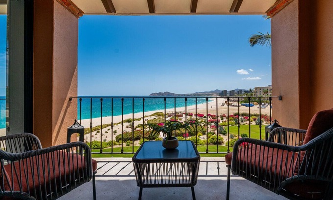 San Jose del Cabo Condo | Casa Del Mar Cabo Waves with Arrival Lux Transport