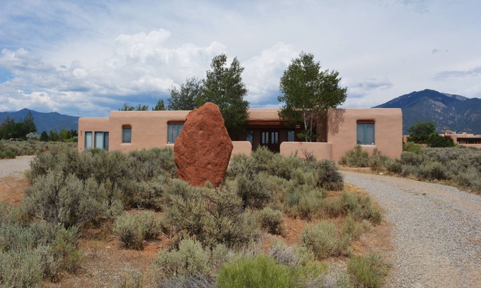 El Prado House | Casa Del Prado 3 Bedroom /3 bath beautiful Views from a sage covered meadow.