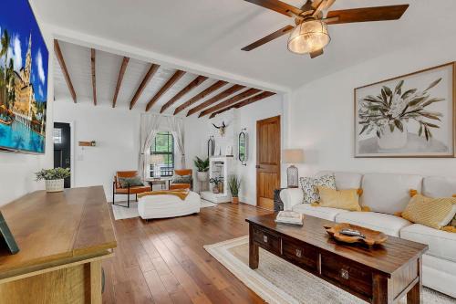Coral Way House | Casa Del Sol Cozy 2br Retreat 10 Mins To Beach