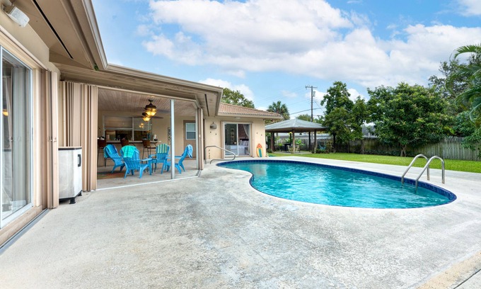 Lake Worth House | Casa Del Sol - Heated Pool + Tiki bar & Beach