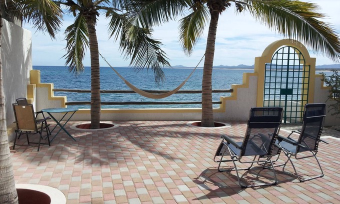 La Ventana House | Casa del Sol: Location Location! Beachfront/Walking Distance to Everything!
