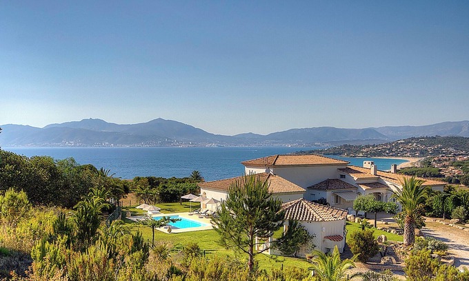 Pietrosella Villa | Casa di Andria. Large luxury house in a preserved setting