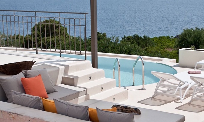 Fiskardo Villa | Casa di CLO sea front stone property, private pool, Fiscardo 500 m, beach 150m
