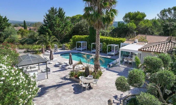 Sommieres Villa | Casa Dina