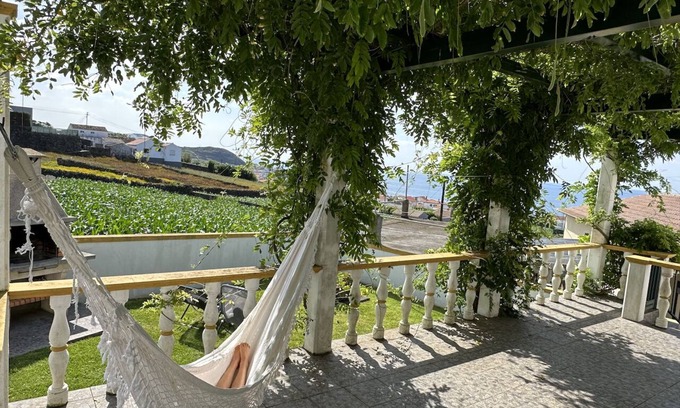 Porto Judeu House | Casa do Alemão - perfect holiday home with sea views