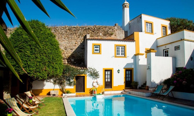 Atouguia da Baleia Bed & Breakfast | Casa do Castelo - Turismo de Habitação