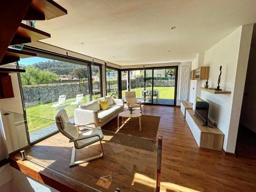 Naves House | Casa El Lloréu
