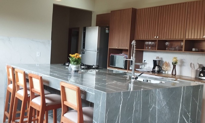Rasa House | Casa em Búzios Toda Mobiliada e com Garagem Para 02 Veículos, Aceita Pets