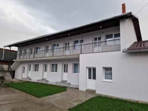 Tasnad House | Casa Emil