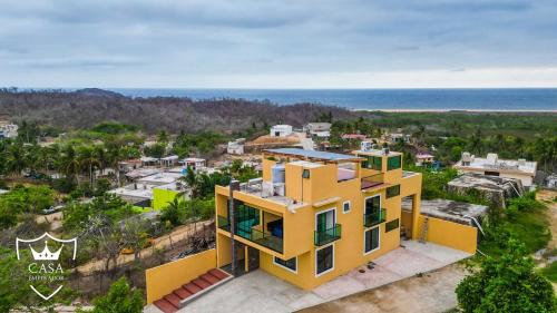 Mayto House | Casa Emperador, Mayto