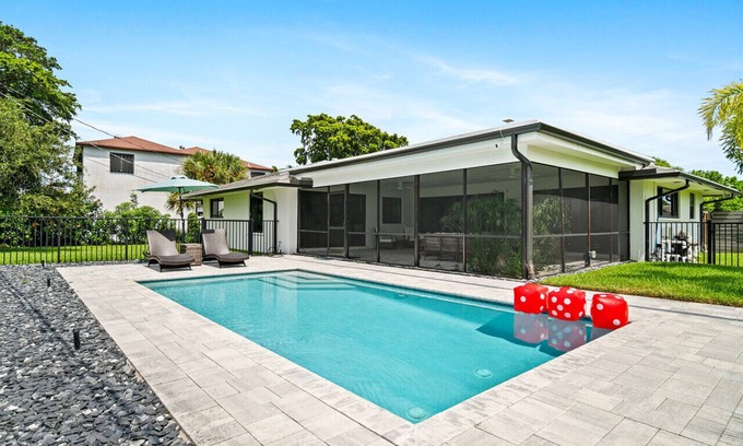 Palm Beach - West Palm Beach House | Casa en el Lago - Heated Pool, Mins to DT + Beach