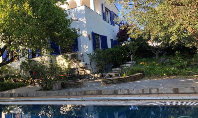 Cadaques House | Casa esquina - House garden - Private swimming pool - parking
