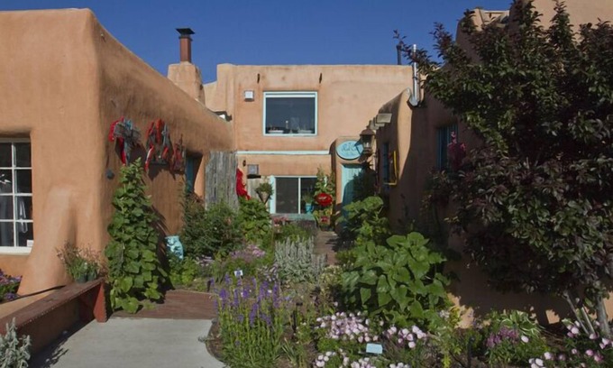 Taos Apartment | CASA FLORA Quiet & Cozy Downtown Plaza Apartment