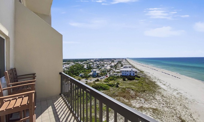 Sunnyside Condo | "Casa Francesca"| Beachfront | Beach Views| Heated Pool | Shuffleboard, Tennis, fitness room