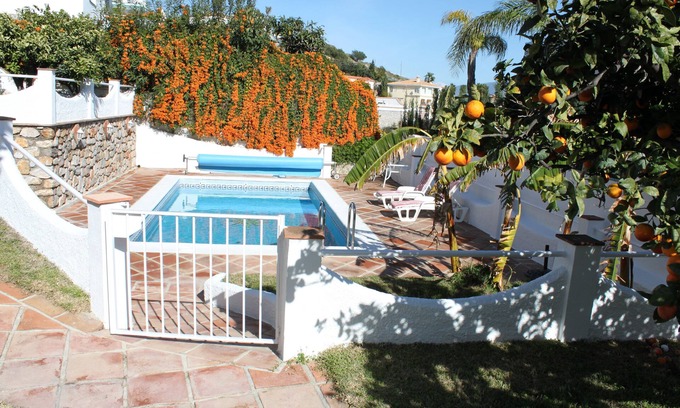 Salobrena Villa | Casa Girasol - beautiful spacious villa with private heated pool