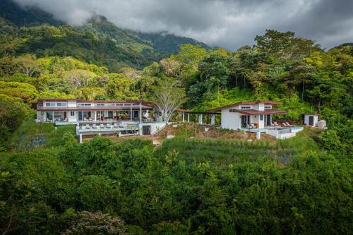 Tres Rios Villa | Casa Grande del Mar - by Pura Villas