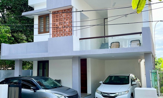 Vazhuthacaud House | Casa Grey Trivandrum
