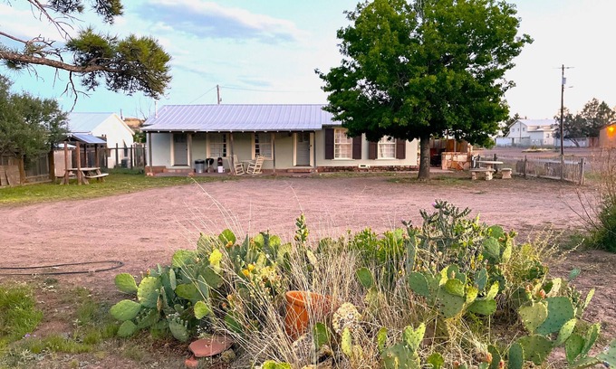 Fort Davis House | Casa Hermosa. The Starlight and King suite. 2 units for 1 price.