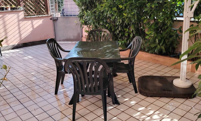 Prenestino-Labicano House | Casa indipendente con camera da letto e soggiorno terrazzo e giardino mattonaton