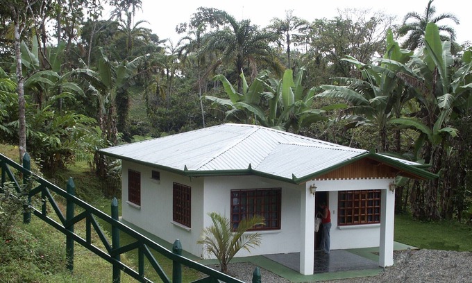 Baru House | Casa Jane in Alfombra / Tinamastes