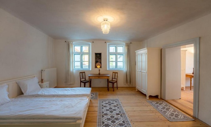 Sighisoara Apartment | Casa Josef Bacon - La Strada -