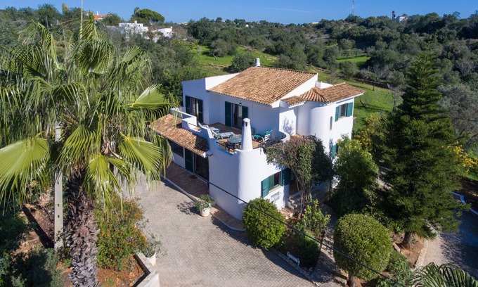 Quelfes Villa | Casa Josephine by Portucasa