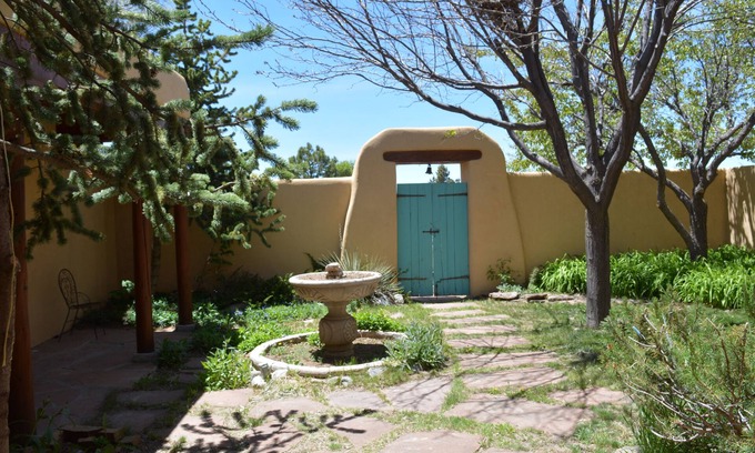 Arroyo Seco House | Casa Kachina in Beautiful Los Altos Great Mountain Views
