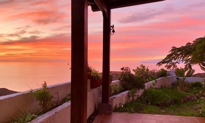 Alojera House | Casa La Vista, sunsets facing the sea in Alojera
