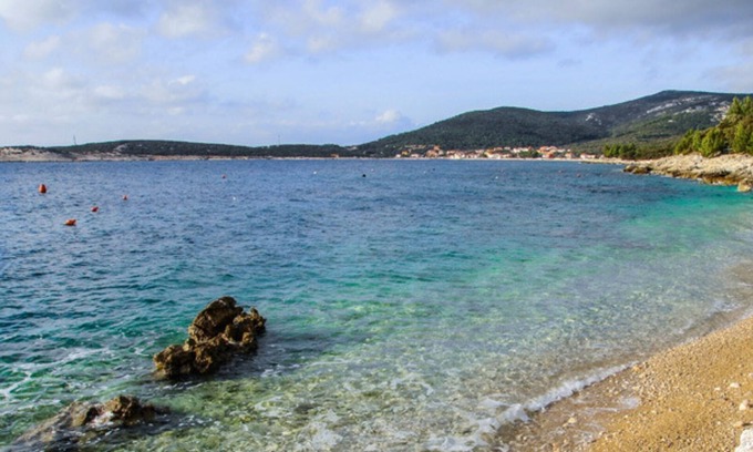 Cres House | Casa Laura Cres, 100m to the beach, 6 people, great location, free WiFi
