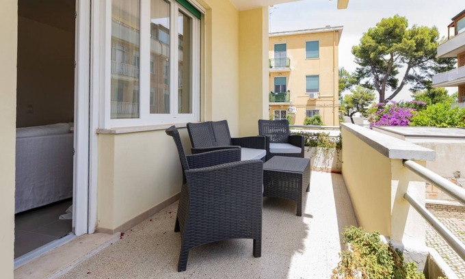 Pescara Apartment | Casa Leda - Modern Apartment near Seafront with Parking!