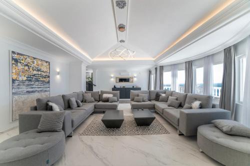 Puerto del Carmen Villa | Casa Leon, Exceptional 6 bed
