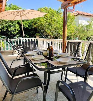 Nea Iraklia House | Casa Lia-Beach Front Villa