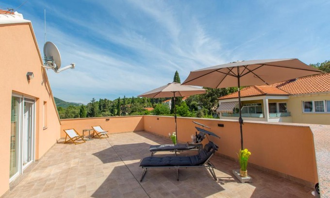Zaton Apartment | Casa Lidia - Modern & Spacious & Few Steps to Beach & Breathtaking View
