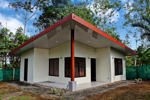 El Tanque House | Casa Lopez - Modern house in a natural setting