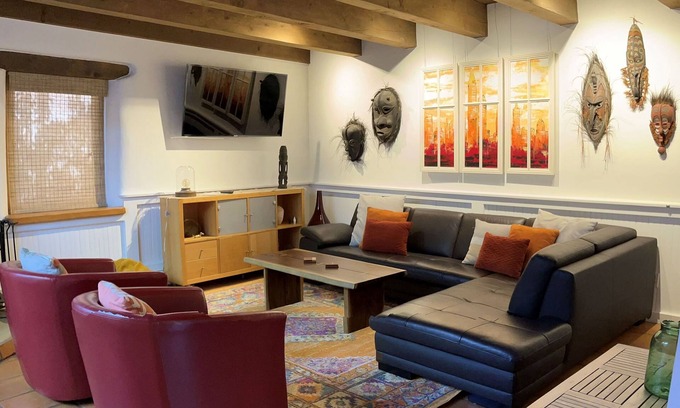 South Capitol House | Casa Loretto in Historic South Capitol neighborhood walk to Plaza and Railyard