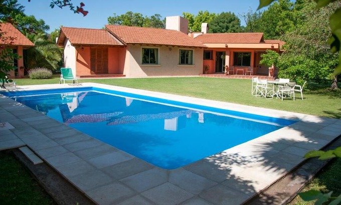 Cuyo House | Casa luminosa con pileta ¡ideal para descansar!
