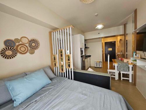 Poblacion District Apartment | Casa Madayaw at Avida Abreeza