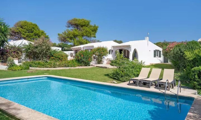 Cap d'en Font Apartment | Casa Maitzgon renovated villa with pool and garden
