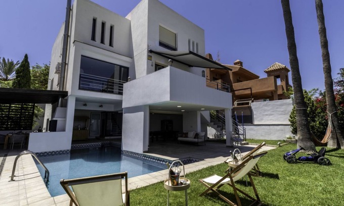 Motril House | Casa Mapa Comfort and Luxury with Beautiful Park