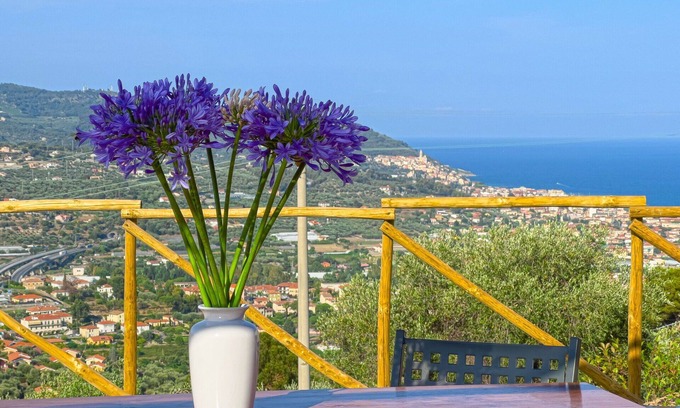 Serreta House | Casa Mara - house with garden, for 5 people, in the small village of Diano Serreta