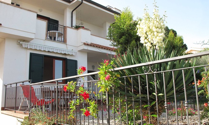 Parghelia House | Casa Margherita 2 - semi-detached house with private garden and sea view