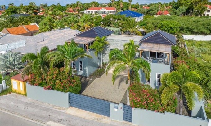 Jan Thiel House | Casa Maria: 6 bedroom, 4 bath Villa with Pool next to Supermarket & Beach.